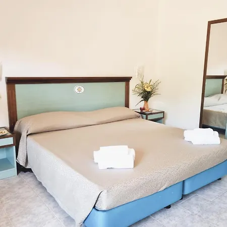 Hotel Baia Dei Gigli *