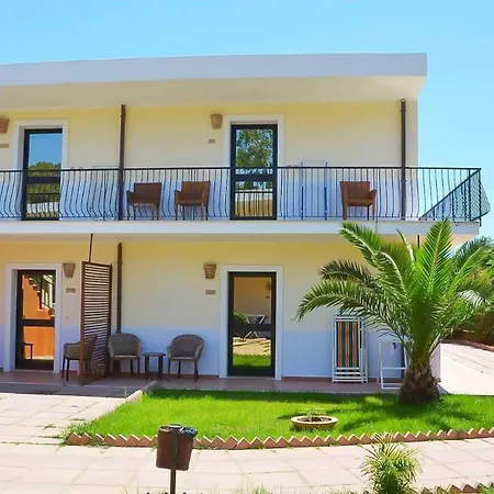 Hotel Baia Dei Gigli *